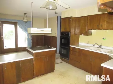 1117 E Ash St, Herrin, IL 62948 photo 4
