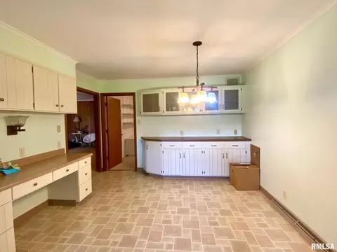 807 W Market St, Christopher, IL 62822 photo 13