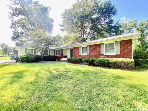 807 W Market St, Christopher, IL 62822 photo 2