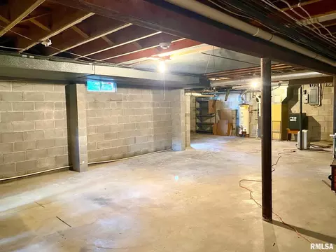 807 W Market St, Christopher, IL 62822 photo 30
