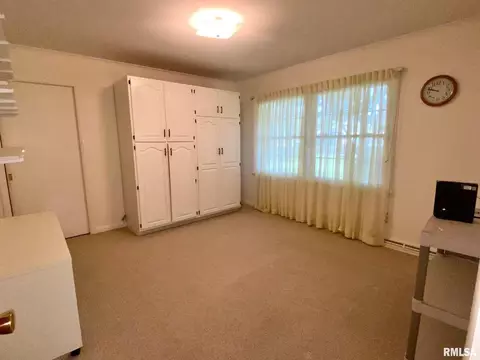 807 W Market St, Christopher, IL 62822 photo 16