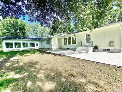 807 W Market St, Christopher, IL 62822 photo 38