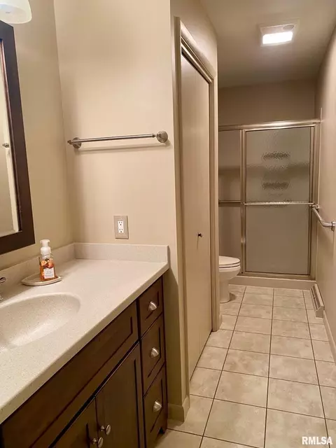 807 W Market St, Christopher, IL 62822 photo 19
