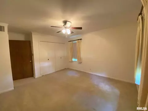 807 W Market St, Christopher, IL 62822 photo 21
