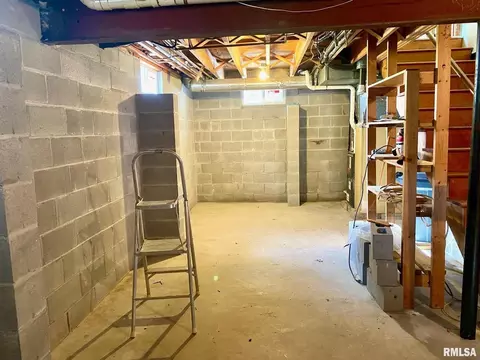 807 W Market St, Christopher, IL 62822 photo 31