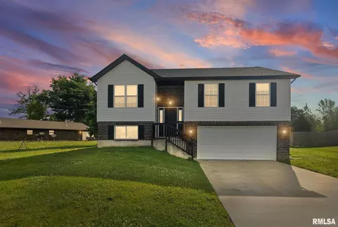 420 Ganim Dr, Shiloh, IL 62221