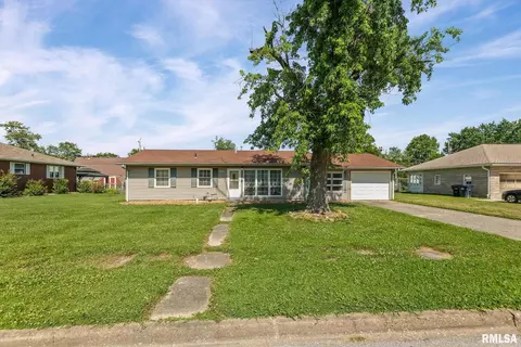 326 N Indiana St, Salem, IL 62881