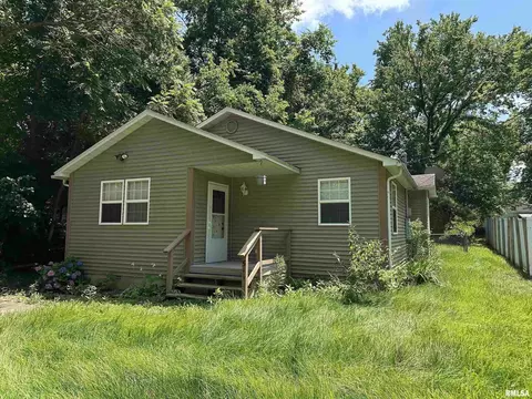 511 W Rigdon St, Carbondale, IL 62901