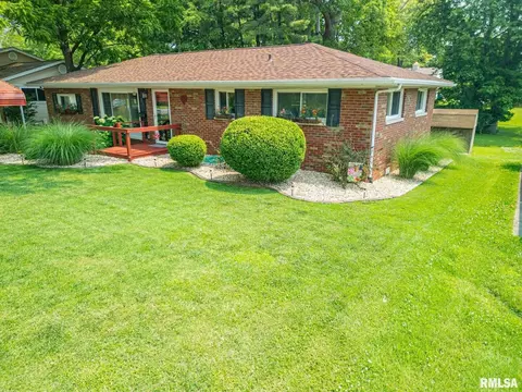 702 Magnolia Ave, Mount Vernon, IL 62864