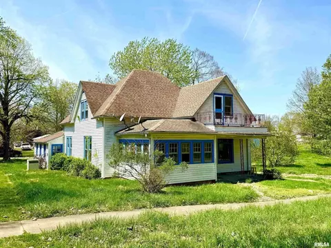 401 S 7th St, Herrin, IL 62948