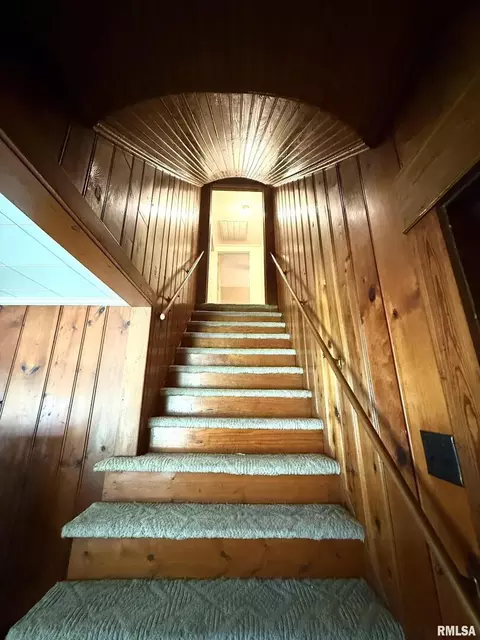 Entry Way - 401 S 7th St, Herrin, IL 62948 photo 1 of 2