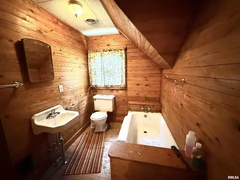 Bath - 401 S 7th St, Herrin, IL 62948 photo 2 of 2