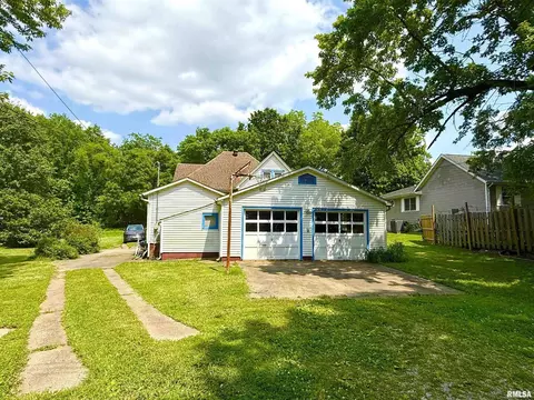 Exterior - 401 S 7th St, Herrin, IL 62948 photo 4 of 5