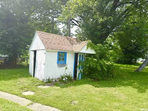 Exterior - 401 S 7th St, Herrin, IL 62948 photo 5 of 5