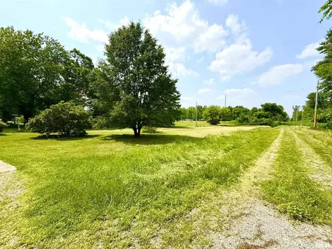 Exterior - 401 S 7th St, Herrin, IL 62948 photo 2 of 5