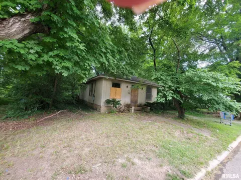 609 N Carico St, Carbondale, IL 62901