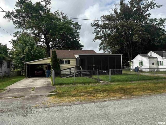 420 Mcfall St, Benton, IL 62812