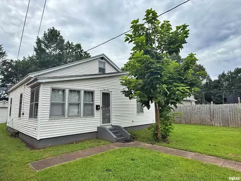 206 W 17th St, Metropolis, IL 62960