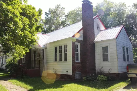 303 N Indiana Ave, Salem, IL 62881