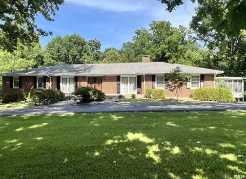 112 Birdsong Dr, Carbondale, IL 62903
