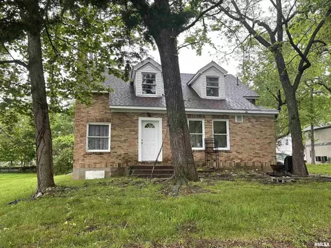 906 S Elizabeth St, Carbondale, IL 62901