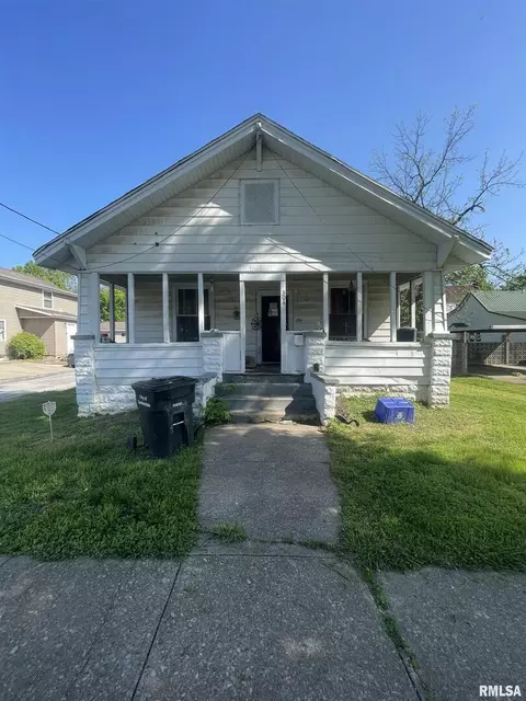 306 W Cherry St, Carbondale, IL 62901