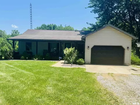 348 Medlin Rd, Walnut Hill, IL 62893