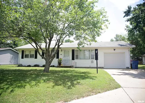 203 Skyline Dr, Marion, IL 62959