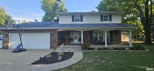 424 N Lakeview Dr, Salem, IL 62881