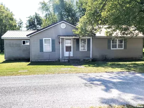 113 Mead St SW, Clay City, IL 62824