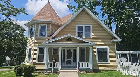 202 E 8th St, Mount Carmel, IL 62863