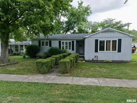 402 N Commercial St, Benton, IL 62812