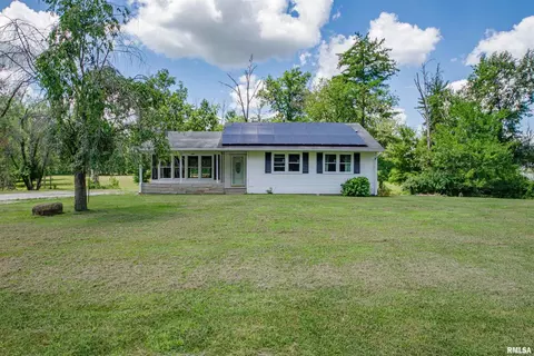 1471 Woods Ln, Centralia, IL 62801