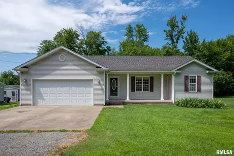 1807 W Cherry St, Herrin, IL 62948
