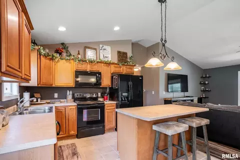 1807 W Cherry St, Herrin, IL 62948 photo 5