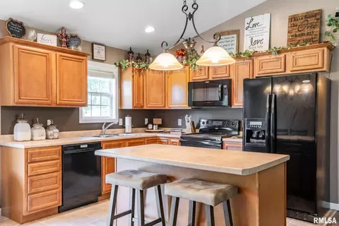 1807 W Cherry St, Herrin, IL 62948 photo 2