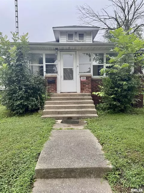 1100 E 2nd St, Centralia, IL 62801