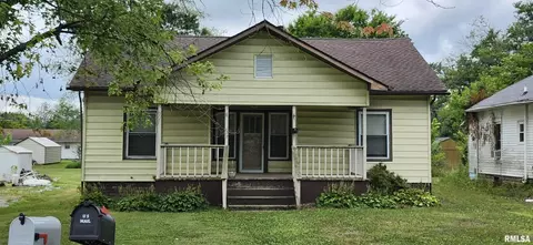 605 N Elm St, Sesser, IL 62884