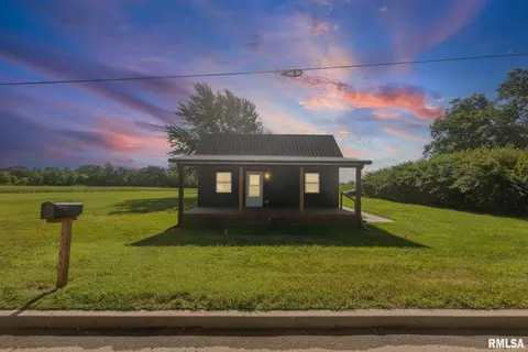 124 S Mine St, Sandoval, IL 62882