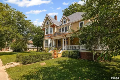 Exterior - 404 W Broadway St, Centralia, IL 62801 photo 6 of 7