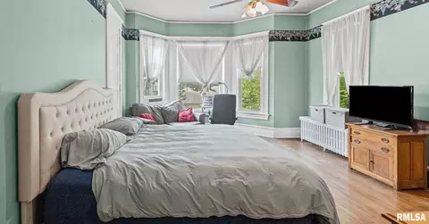 Bedroom - 404 W Broadway St, Centralia, IL 62801 photo 5 of 9