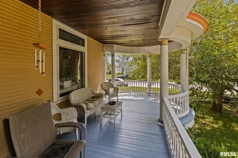 Exterior - 404 W Broadway St, Centralia, IL 62801 photo 5 of 7