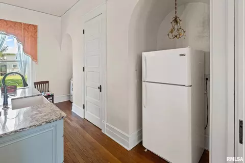 Kitchen - 404 W Broadway St, Centralia, IL 62801 photo 5 of 6