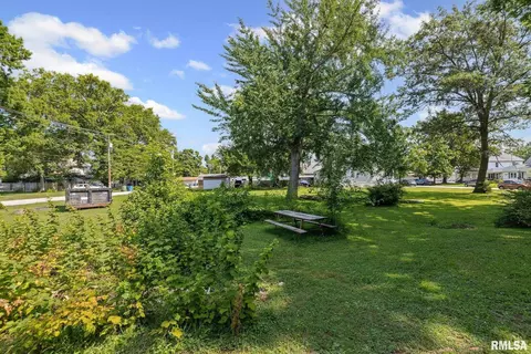 Exterior - 404 W Broadway St, Centralia, IL 62801 photo 3 of 7