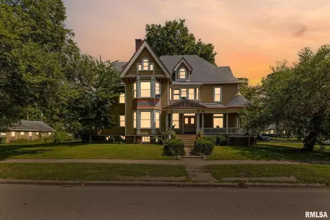 Exterior - 404 W Broadway St, Centralia, IL 62801 photo 7 of 7