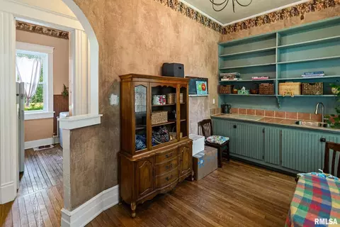 Entry Way - 404 W Broadway St, Centralia, IL 62801 photo 3 of 4