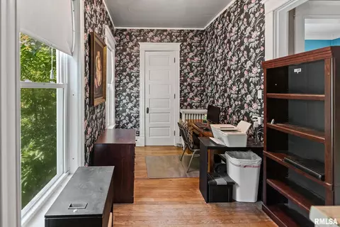 Entry Way - 404 W Broadway St, Centralia, IL 62801 photo 4 of 4