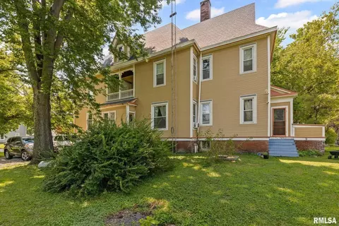 Exterior - 404 W Broadway St, Centralia, IL 62801 photo 2 of 7