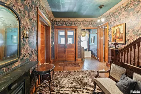Entry Way - 404 W Broadway St, Centralia, IL 62801 photo 2 of 4