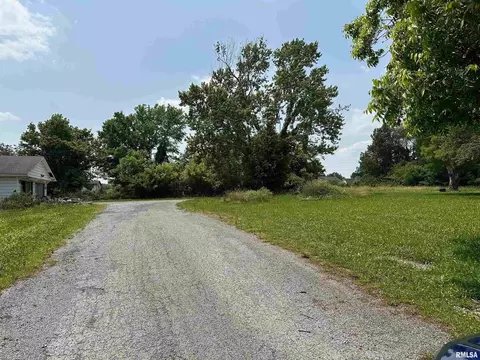 301 N Chestnut St, Christopher, IL 62822